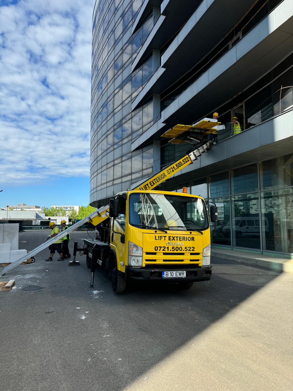 Lift exterior pentru clădiri comerciale